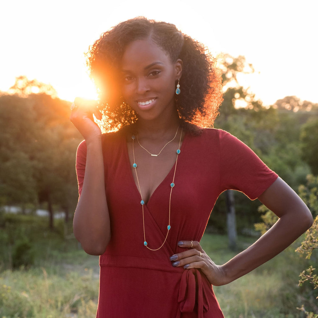 Pendientes de turquesa y topacio azul cielo bañados en oro de 14 quilates