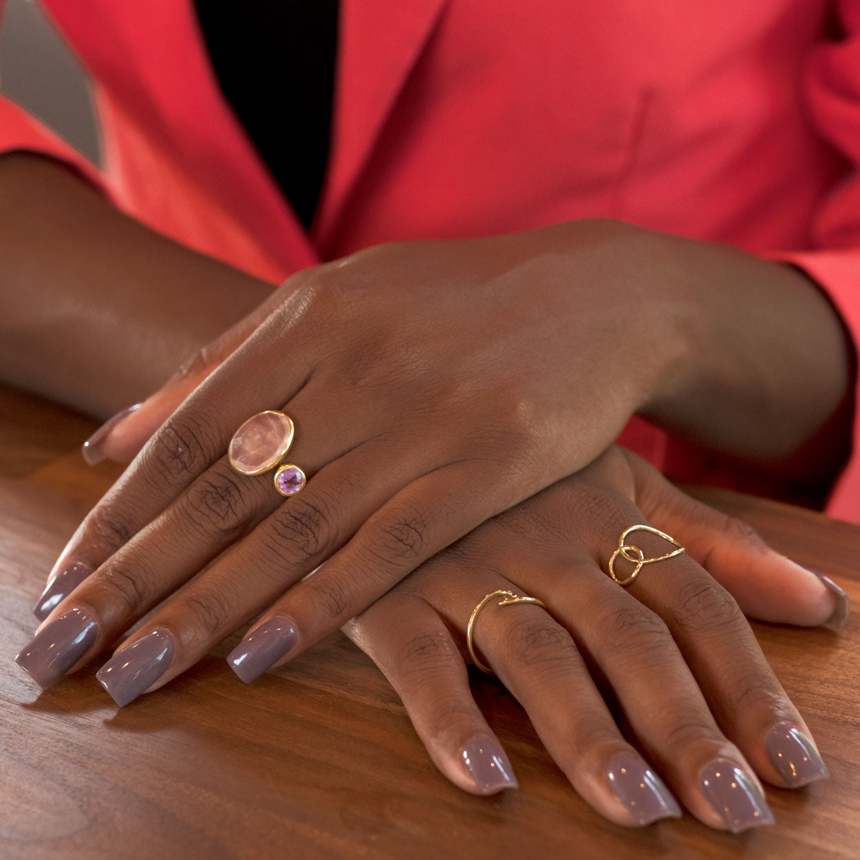 Anillo de onda bañado en oro de 14 quilates